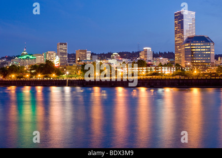 Skyline von Portland, Oregon am Willamette River Stockfoto