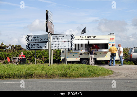 Straßencafé mit Speisen und Getränken aus einer Layby in Cornwall England UK Stockfoto