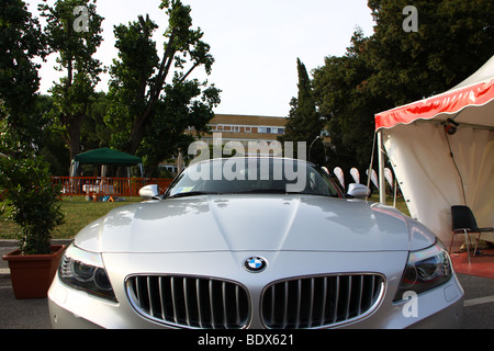 Vorderseite des einen silbernen BMW Z4 Stockfoto