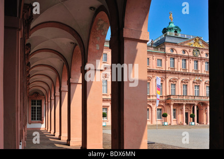 Arcade und Innenhof, Burg Schloss Rastatt, Rastatt, Schwarzwald, Baden-Württemberg, Deutschland, Europa Stockfoto