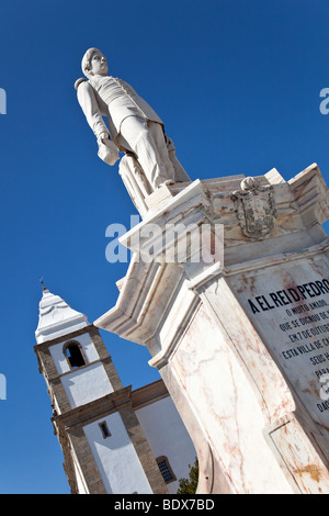 Dom Pedro V Square in Castelo de Vide, Portugal. Dom Pedro V Marmorstatue. Stockfoto