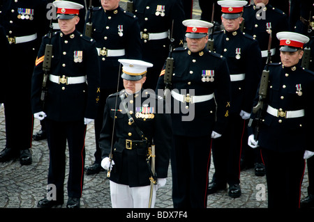 Royal Marines auf der Parade am Ende Op Herrick 7 aus 40 Commando Royal Marines mit einem Austausch-Offizier von der US-Marines Stockfoto