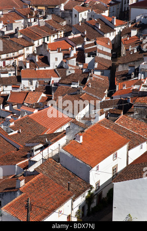 Castelo de Vide Dächer gesehen vom Burgturm. Castelo de Vide, Portalegre District, Alto Alentejo, Portugal. Stockfoto