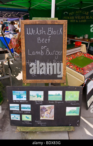 Welsh black Rindfleisch und Lamm Burger zum Verkauf am Bauernmarkt in UK Stockfoto