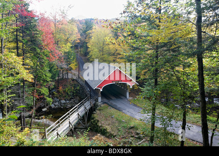 High Angle View ein Covered Bridge bei Flume Lincoln, New Hampshire Stockfoto