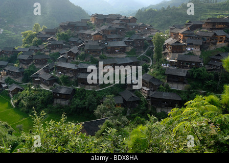 Xijiang, das größte Dorf der Miao-Minderheit in China und Reisterrassen, Xijiang, Guizhou, Südchina, China, Asien Stockfoto