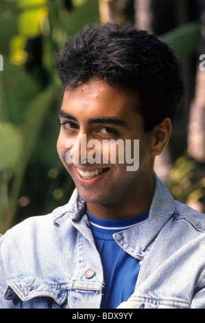 informelle outdoor Gesicht glücklich Lächeln Tease Minderheit ethnisch Stockfoto