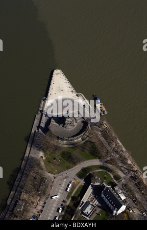 Luftaufnahme, dem Deutschen Eck Deutschen Eck mit dem Reiterstandbild von Kaiser Wilhelm am Zusammenfluss von Rhein und Mos Stockfoto