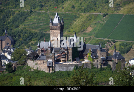 Die Reichsburg hoch über der Mosel bei Cochem, Rheinland-Pfalz, Deutschland, Europa Stockfoto