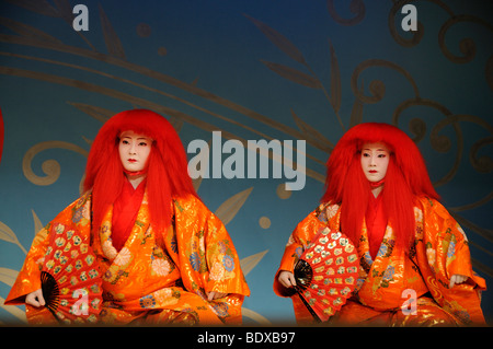 Miyako-Odori, Maiko Dance von Geisha Kandidaten im Frühjahr, Gion Bezirk, Kyoto, Japan, Asien Stockfoto