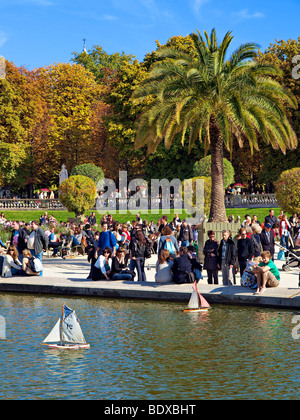 Gärten im Palais du Luxembourg im Herbst, Paris, Frankreich. Stockfoto