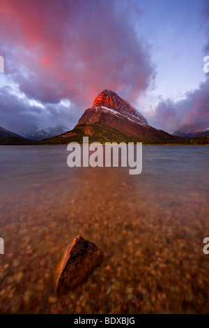 Swiftcurrent Lake Sunrise, Glacier Nationalpark Stockfoto