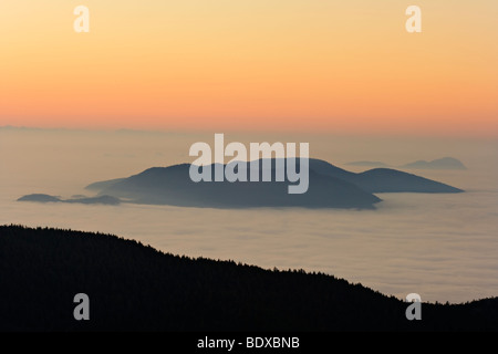 Sonnenaufgang über San Juan Inseln Stockfoto