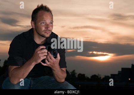 Fotografen, die Wartezeit für die richtige Beleuchtung und Motiv Stockfoto