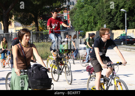 "Kritische Masse" Fahrrad-Parade in Rom, Fahrräder gegen Pkw-Nutzung zu fördern. Stockfoto