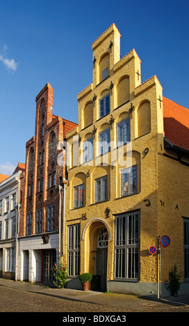 Historische Wohn-Häuser mit typischen Treppengiebeln im historischen Zentrum von Lübeck, Schleswig-Holstein, Deutschland, Europa Stockfoto