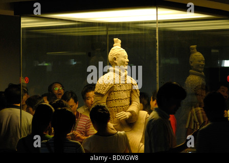 Terrakotta-Armee, Teil des Gräberfeldes, Halle 1, Mausoleum des 1. Kaisers Qin Shihuangdi in Xi ' an, Provinz Shaanxi, China Stockfoto