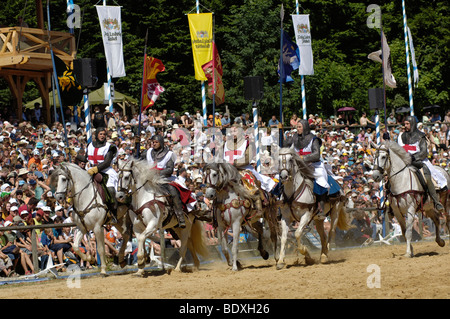 Kreuzfahrer, Reitpferde, Ritterturnier in Kaltenberg, Upper Bavaria, Bayern, Deutschland, Europa Stockfoto