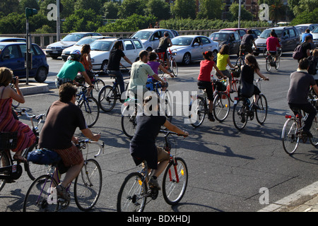 "Kritische Masse" Fahrrad-Parade in Rom, Fahrräder gegen Pkw-Nutzung zu fördern. Stockfoto