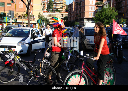 "Kritische Masse" Fahrrad-Parade in Rom, Fahrräder gegen Pkw-Nutzung zu fördern. Stockfoto