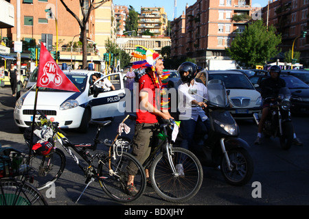 "Kritische Masse" Fahrrad-Parade in Rom, Fahrräder gegen Pkw-Nutzung zu fördern. Stockfoto