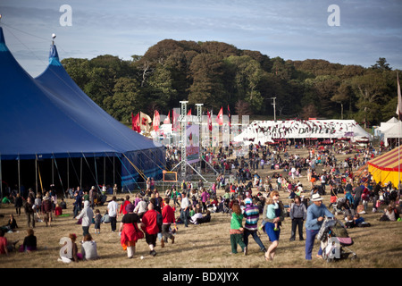 Ein Blick auf die Website unter Camp Bestival 2009 bei Lulworth Bus in Lulworh, Dorset. Stockfoto