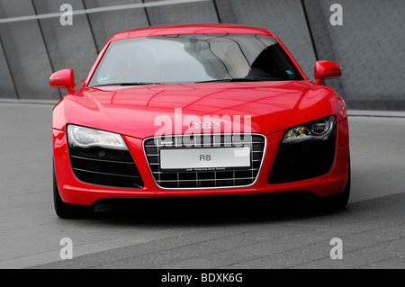 Audi R8 Frontansicht, Audi Forum, Neckarsulm, Baden-Württemberg, Deutschland, Europa Stockfoto