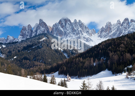 St. Johann Church in Ranui in Villnoss, Val di Funes, Dolomiten, Trentino-Alto Adige, South Tirol, Italien Stockfoto