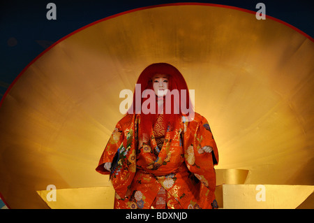 Miyako-Odori, Maiko Tanz von einem Geisha-Kandidaten im Frühjahr, Gion Bezirk, Kyoto, Japan, Asien Stockfoto