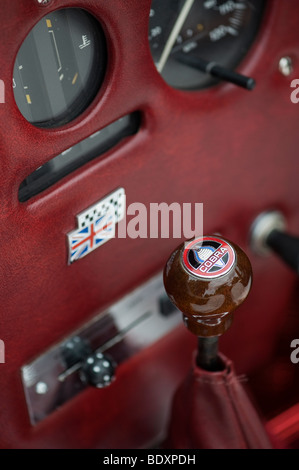 Ford 460 Cobra, Gangschaltung und Dashboard. Amerikanische Oldtimer Stockfoto