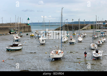 Frankreich, Bretagne, Saint-Quay-Portrieux, alte Hafen Port d'echouage bei Ebbe Stockfoto