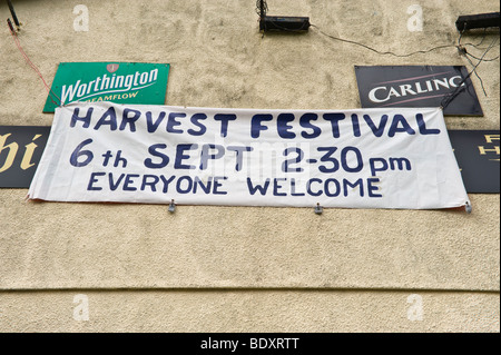 Jährliche Erntefest-Charity-Auktion von Lebensmitteln und lokalen produzieren statt jährlich bei philanthropischen INN Pontywaun South Wales UK Stockfoto