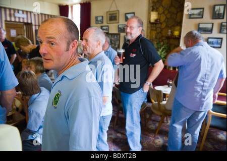 Jährliche Erntefest-Charity-Auktion von Lebensmitteln und lokalen produzieren statt jährlich bei philanthropischen INN Pontywaun South Wales UK Stockfoto