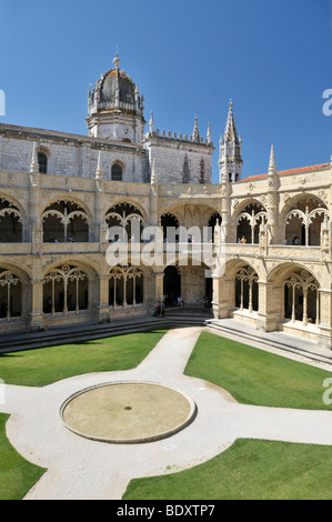 Zweistöckige Kreuzgang im Gehäuse, Kreuzgang, der das Hieronymus-Kloster, Mosteiro Dos Jeronimos, UNESCO-Welterbe Stockfoto