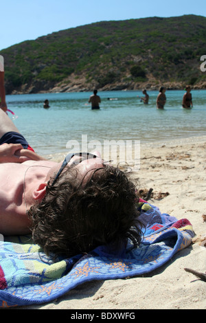 Mann am Strand in Isola dell'Asinara, Nord-West Sardinien, Italien, Stockfoto