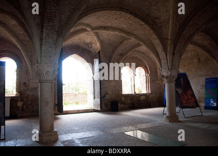 Kapitelsaal von San Galgano im 12. Jahrhundert Abtei gegründet von Französisch Zisterzienser-Mönche in der Nähe von Siena, jetzt mit dem Dach eingestürzt. Stockfoto