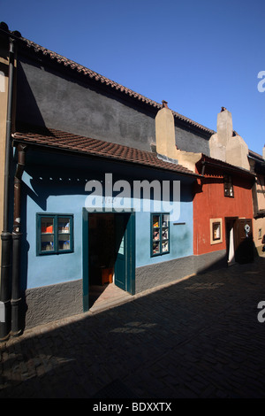 Frank Kafka Haus in Golden Lane, die Straße von Hütten der Handwerker innerhalb der Burgmauern, Prag, Tschechische Republik Stockfoto