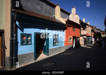 Frank Kafka Haus in Golden Lane, die Straße von Hütten der Handwerker innerhalb der Burgmauern, Prag, Tschechische Republik Stockfoto