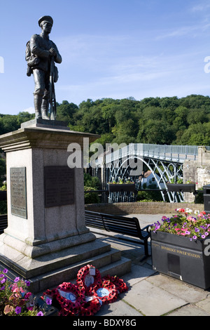 World War I Memorial an der eisernen Brücke, in der Stadt von Ironbridge, Shropshire, UK Stockfoto