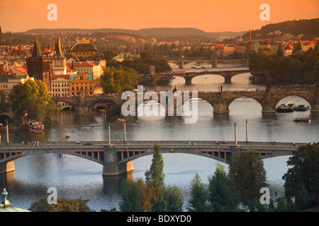 Blick auf die Brücken über den Vltava Fluss, Prag, CZ Stockfoto