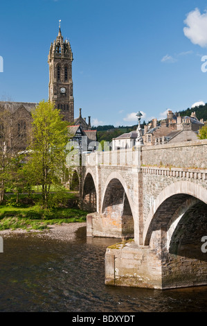 Peebles Old Parish Church, auf dem Fluss Tweed. Stockfoto