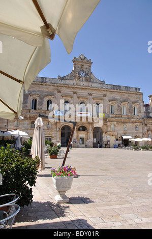 Palazzo Municipio, Piazza della Liberta, Old Town, Ostuni, Provinz Brindisi, Apulien Region, Italien Stockfoto