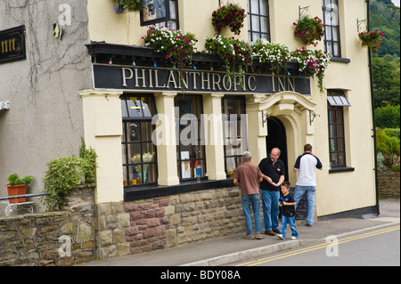 PHILANTHROPISCHE INN eine Erntefest-Charity-Auktion von Lebensmitteln und lokalen produzieren jährlich Pontywaun South Wales UK Stockfoto