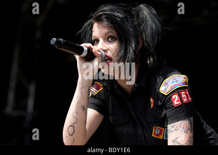 Sängerin und Frontfrau Chibi der kanadischen Synthrock Band The Birthday Massacre live auf dem Heitere Open Air in Zofingen, Schweiz Stockfoto