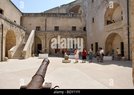 Innenhof, Castello Aragonese, Old Town, Otranto, Provinz Lecce, Apulien Region, Italien Stockfoto