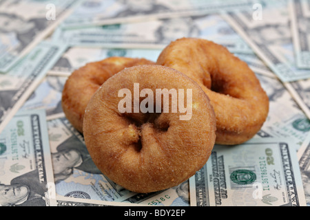 Dollar an Donuts Konzeptbild, inspiriert von den berühmten Ausspruch. Stockfoto