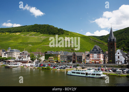 Blick über die Mosel bei Bernkastel, Bernkastel-Kues, Rheinland-Pfalz, Deutschland, Europa Stockfoto