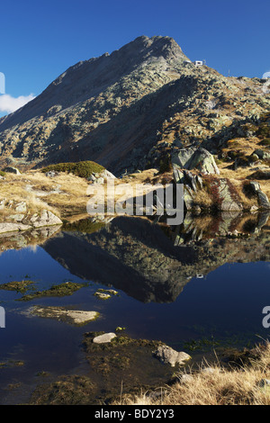 Reflexion des Mt. Bettmerhorn in einem Berg See, Wallis, Schweiz, Europa Stockfoto
