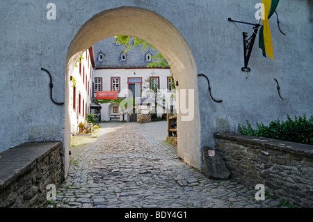 Durchgang, Tor, Bilstein, Burg, Jugendherberge, Lennestadt, Ebbegebirge natürlichen park, Sauerland, Nordrhein-Westfalen, Deutschland Stockfoto