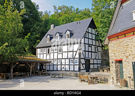 Fachwerkhaus, Bilstein, Burg, Jugendherberge, Lennestadt, Ebbegebirge natürlichen park, Sauerland, Nordrhein-Westfalen, G Stockfoto